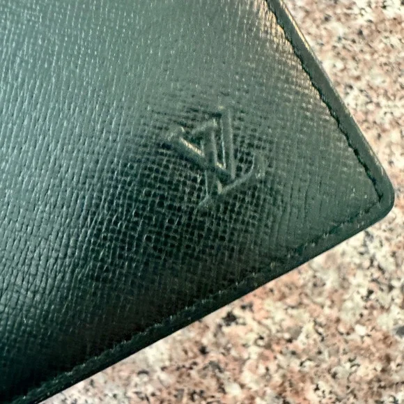 Louis Vuitton Taiga Porte Valeurs Wallet In Dark Green - Picture 13 of 14